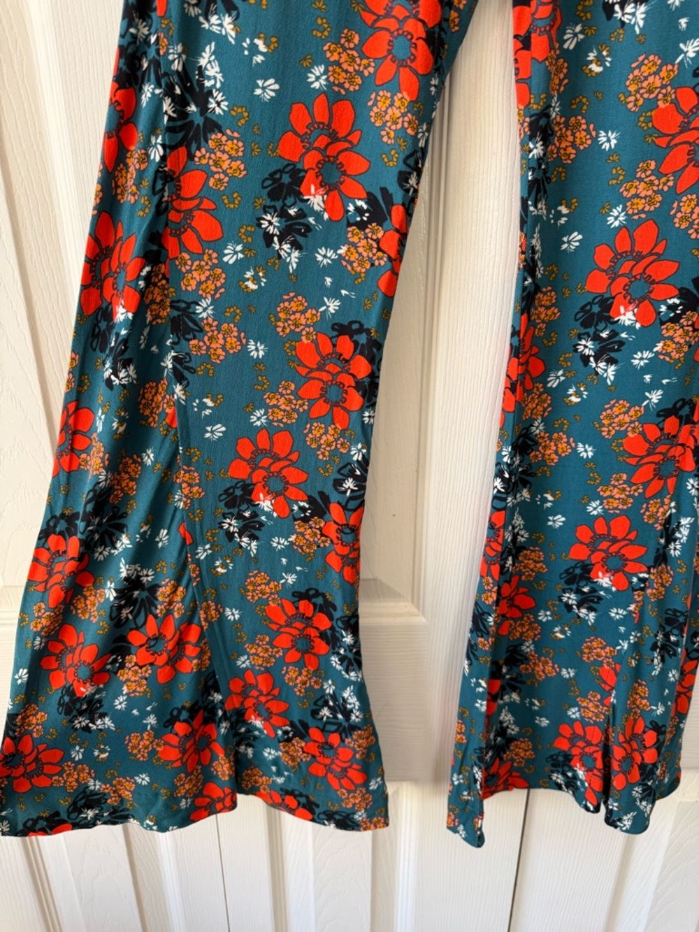 Free People Can't Take my Eyes off You Floral Bell Bottom Flare Pants Size Small - Picture 7 of 12